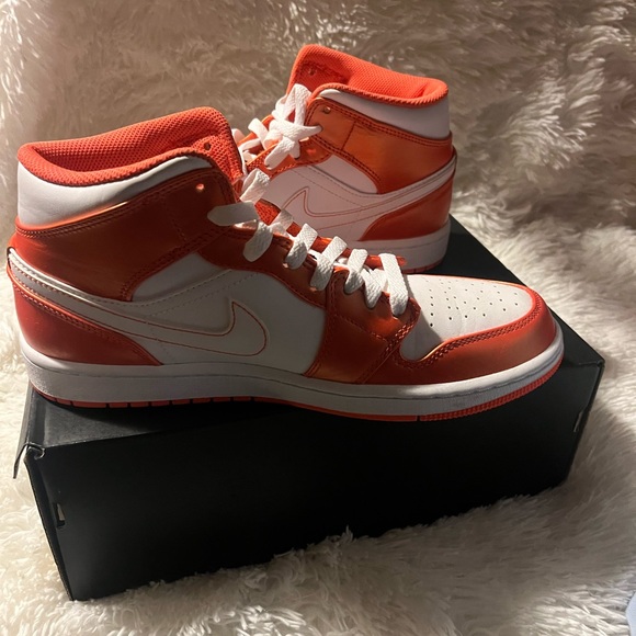 Jordon 1s - Picture 4 of 8